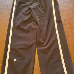 Ivivva Girls Cropped Joggers Size 8